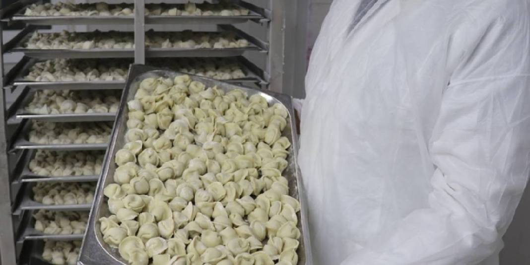 100 kadına istihdam sağladığı imalathanesinde günde 4,5 ton üretim yapılıyor: Zincir marketler kapış kapış alıyor 8